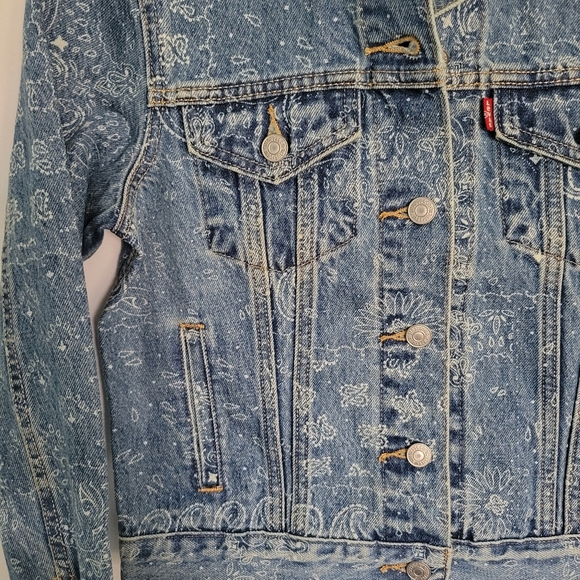 NEW Levi's Original Trucker Jacket Bandana Tile Indigo Medium Wash Sz XS Womens - Picture 2 of 11